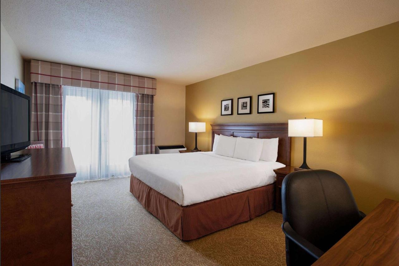 Travelodge Suites By Wyndham Regina - Eastgate Bay Экстерьер фото