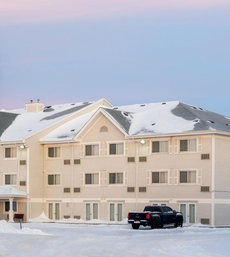Travelodge Suites By Wyndham Regina - Eastgate Bay Экстерьер фото