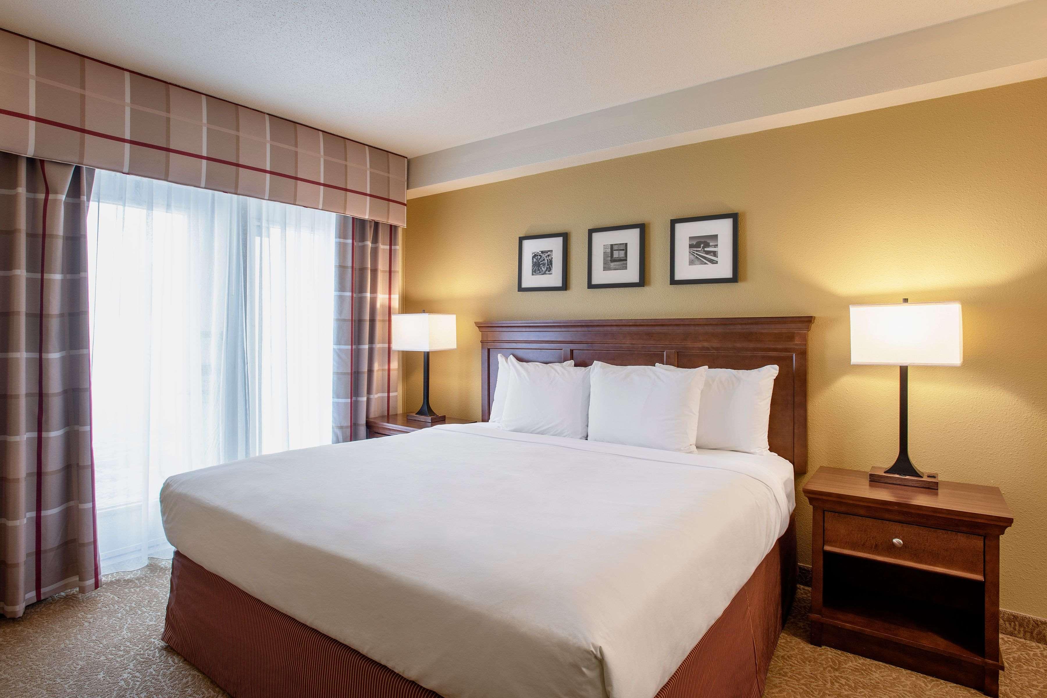Travelodge Suites By Wyndham Regina - Eastgate Bay Экстерьер фото
