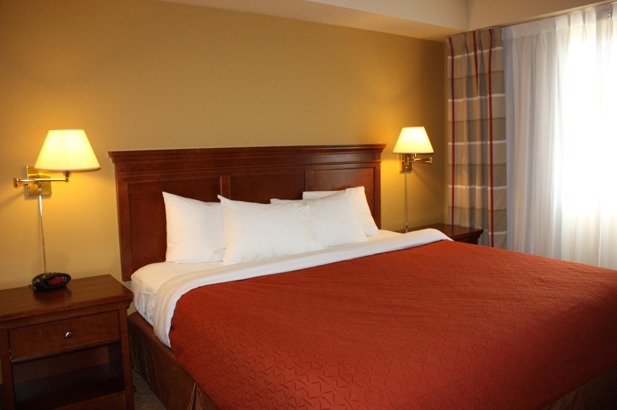 Travelodge Suites By Wyndham Regina - Eastgate Bay Экстерьер фото