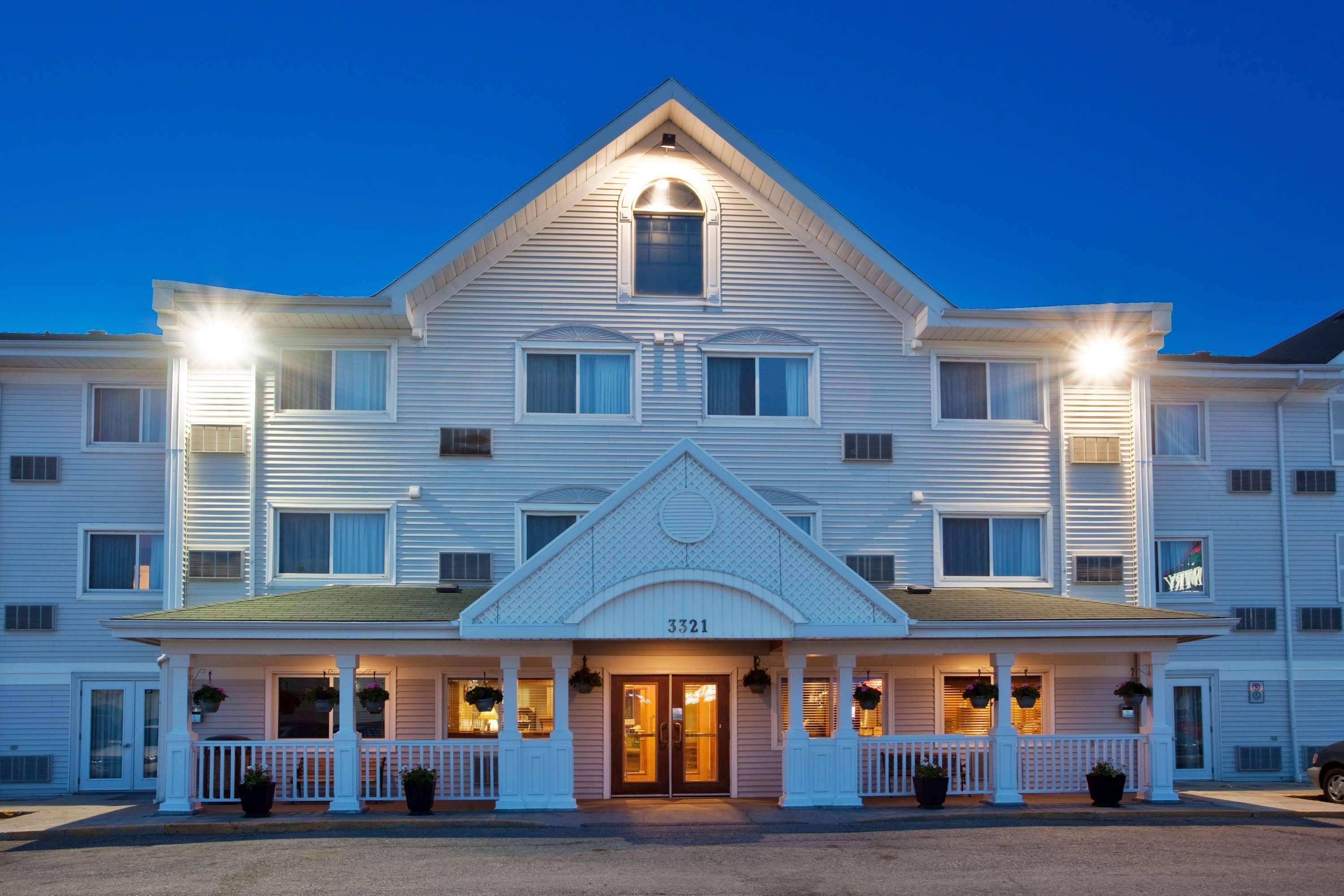 Travelodge Suites By Wyndham Regina - Eastgate Bay Экстерьер фото