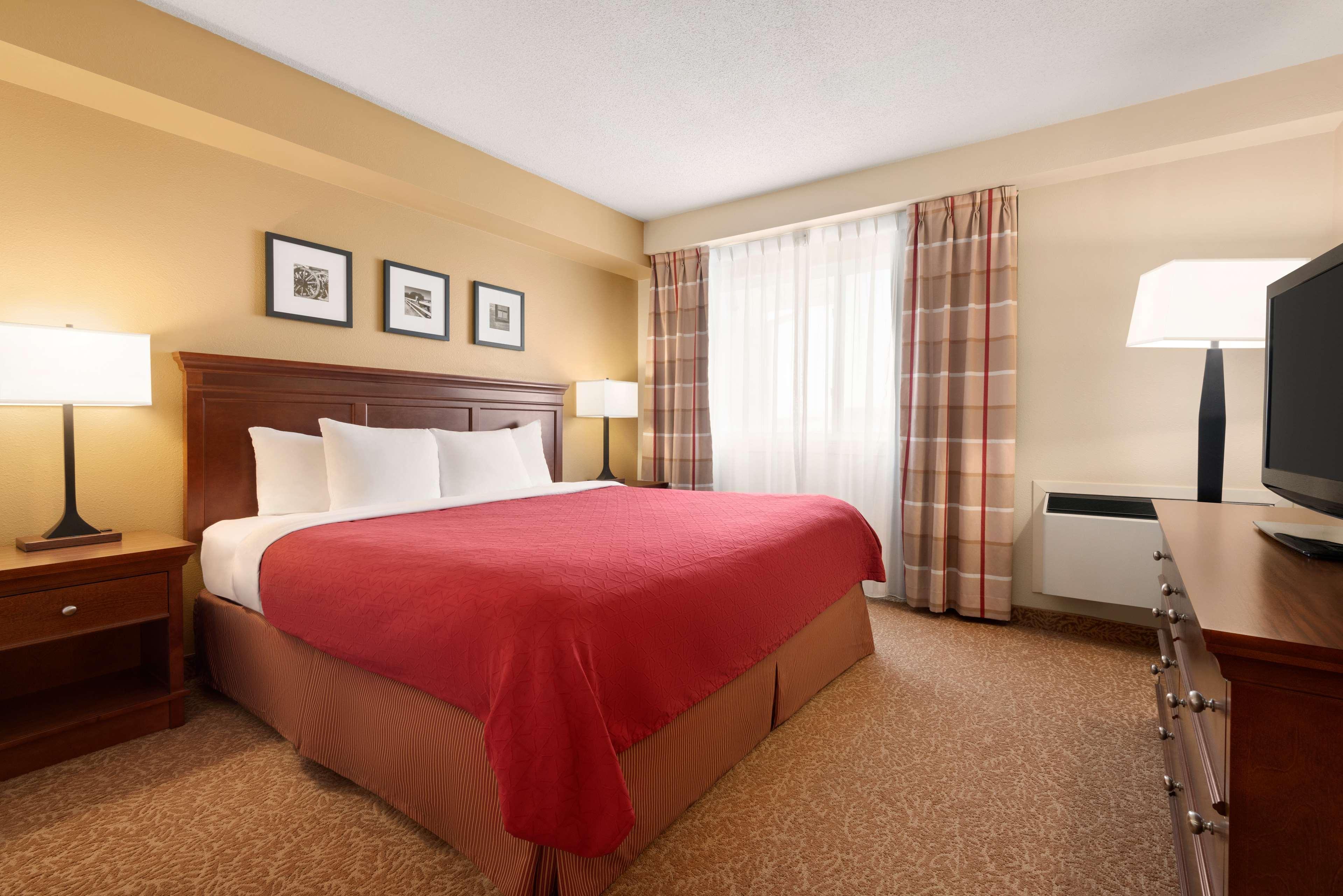 Travelodge Suites By Wyndham Regina - Eastgate Bay Экстерьер фото