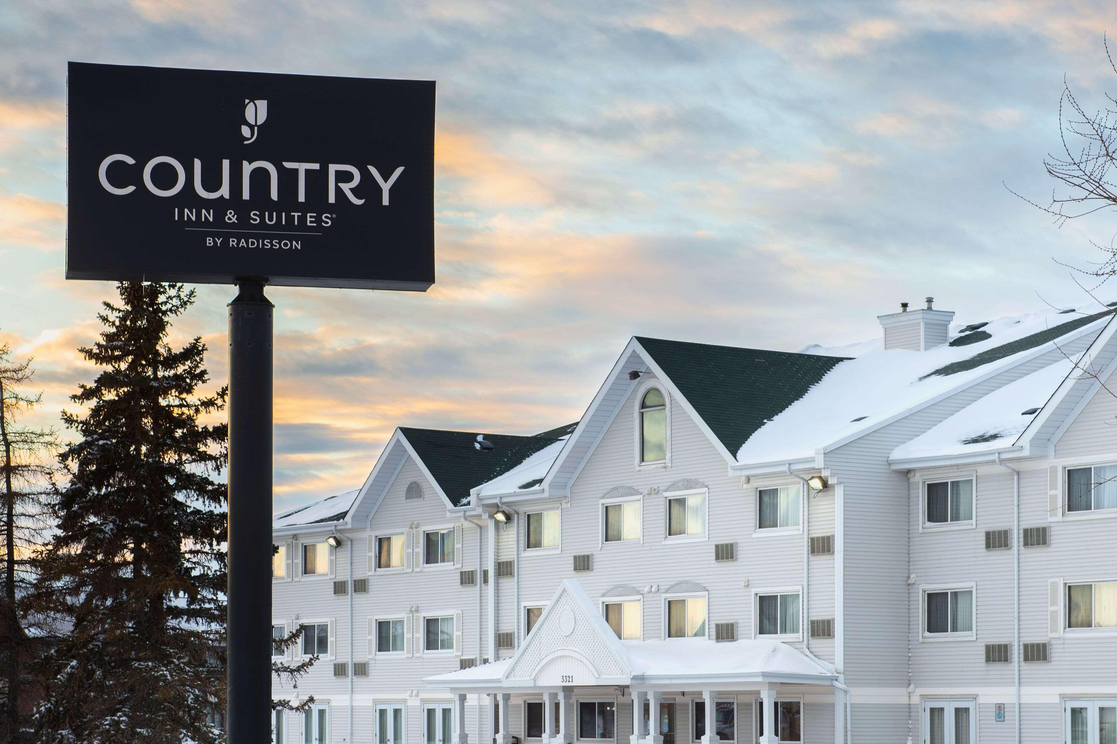 Travelodge Suites By Wyndham Regina - Eastgate Bay Экстерьер фото