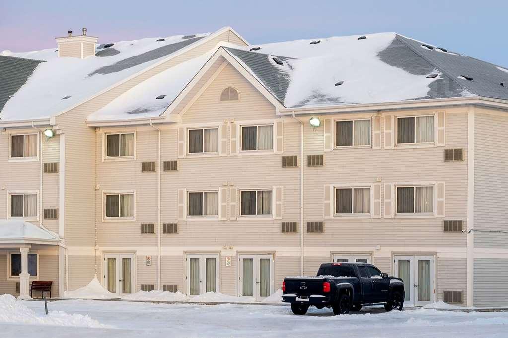 Travelodge Suites By Wyndham Regina - Eastgate Bay Экстерьер фото