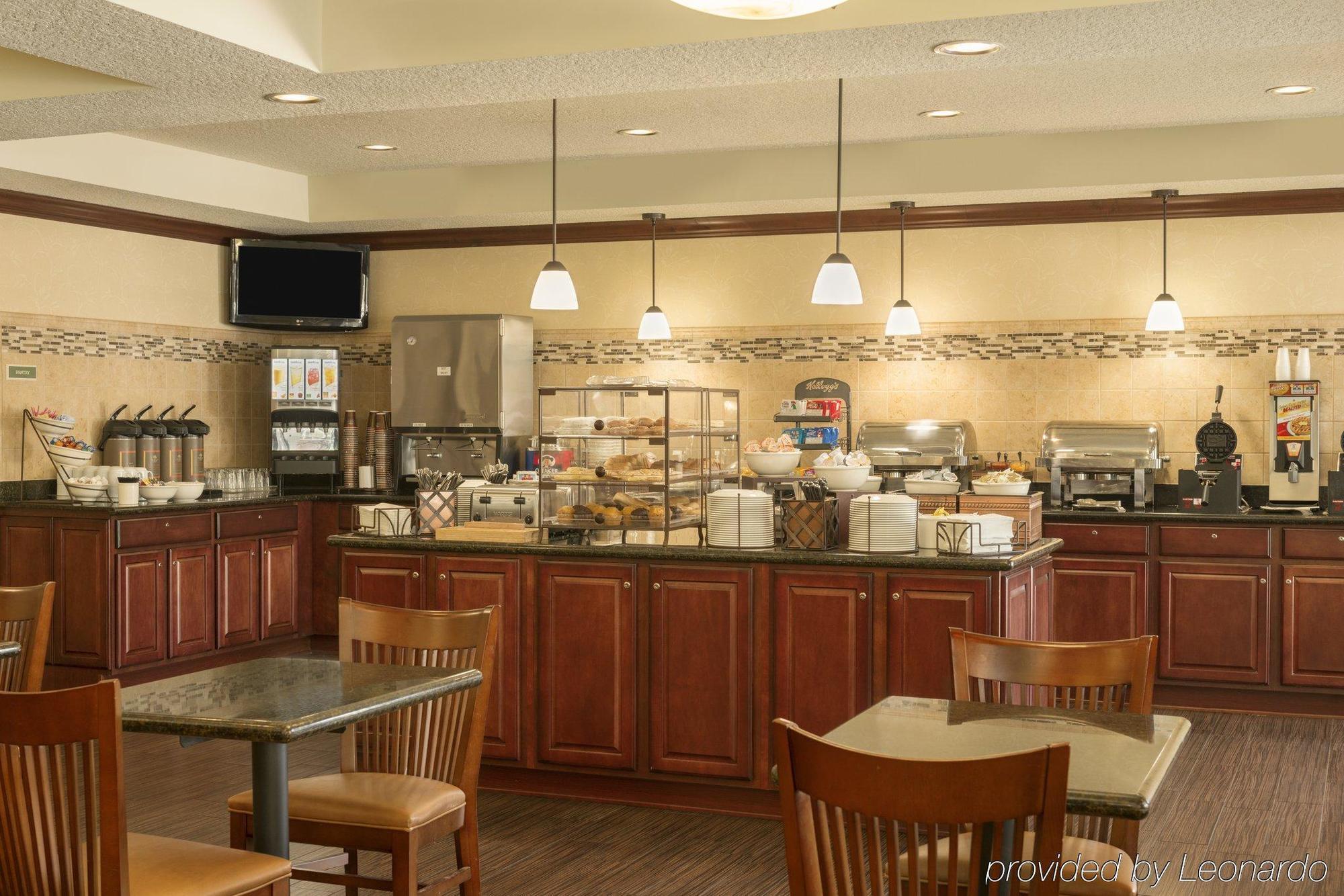 Travelodge Suites By Wyndham Regina - Eastgate Bay Экстерьер фото