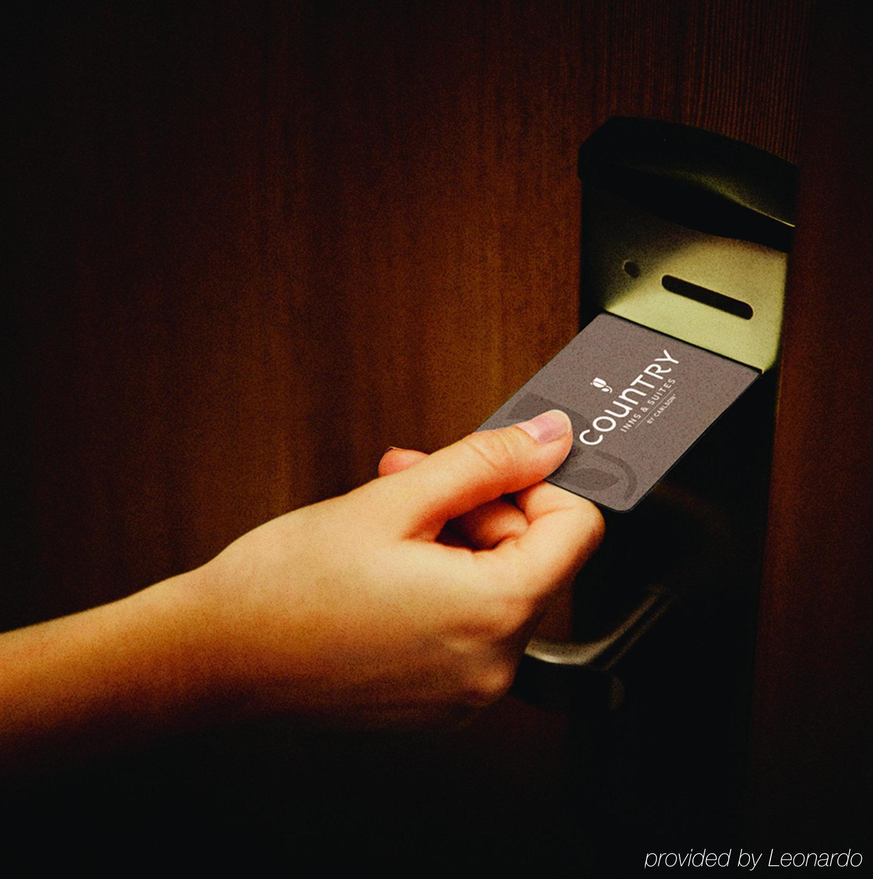 Travelodge Suites By Wyndham Regina - Eastgate Bay Экстерьер фото